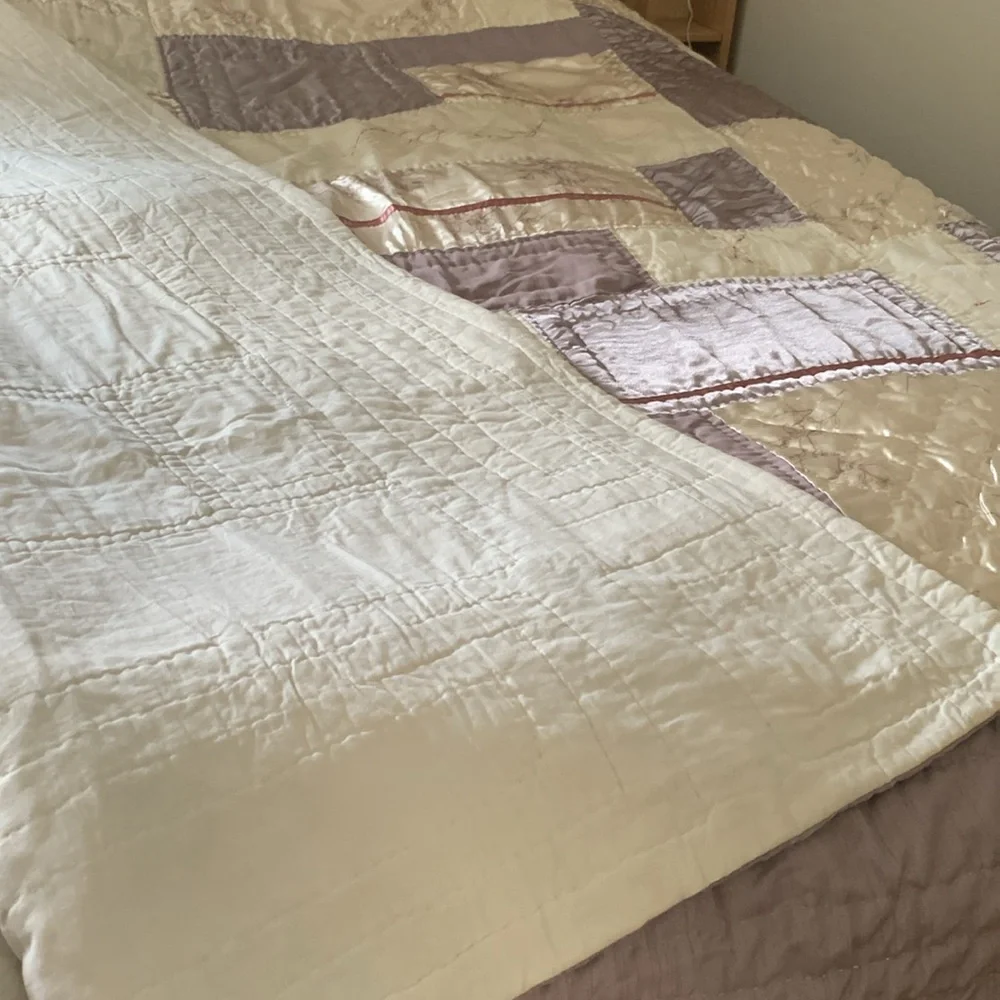 Full/ Queen Quilt Comforter with Embroidery flowers- Lilac